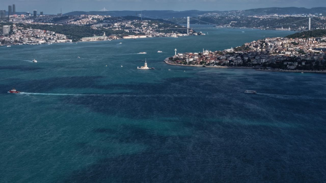 Boğazın rengi bir anda değişti! Yağışların ardından dikkat çeken görüntü