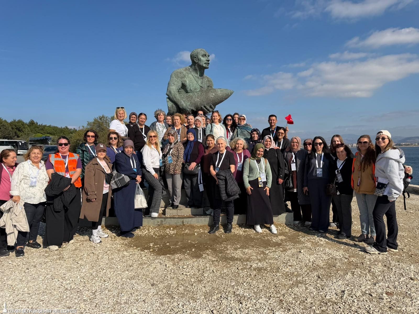 İzmir Büyükşehir Belediyesi Gençleri Doğayla, Kadınları Tarihle Buluşturdu (1)