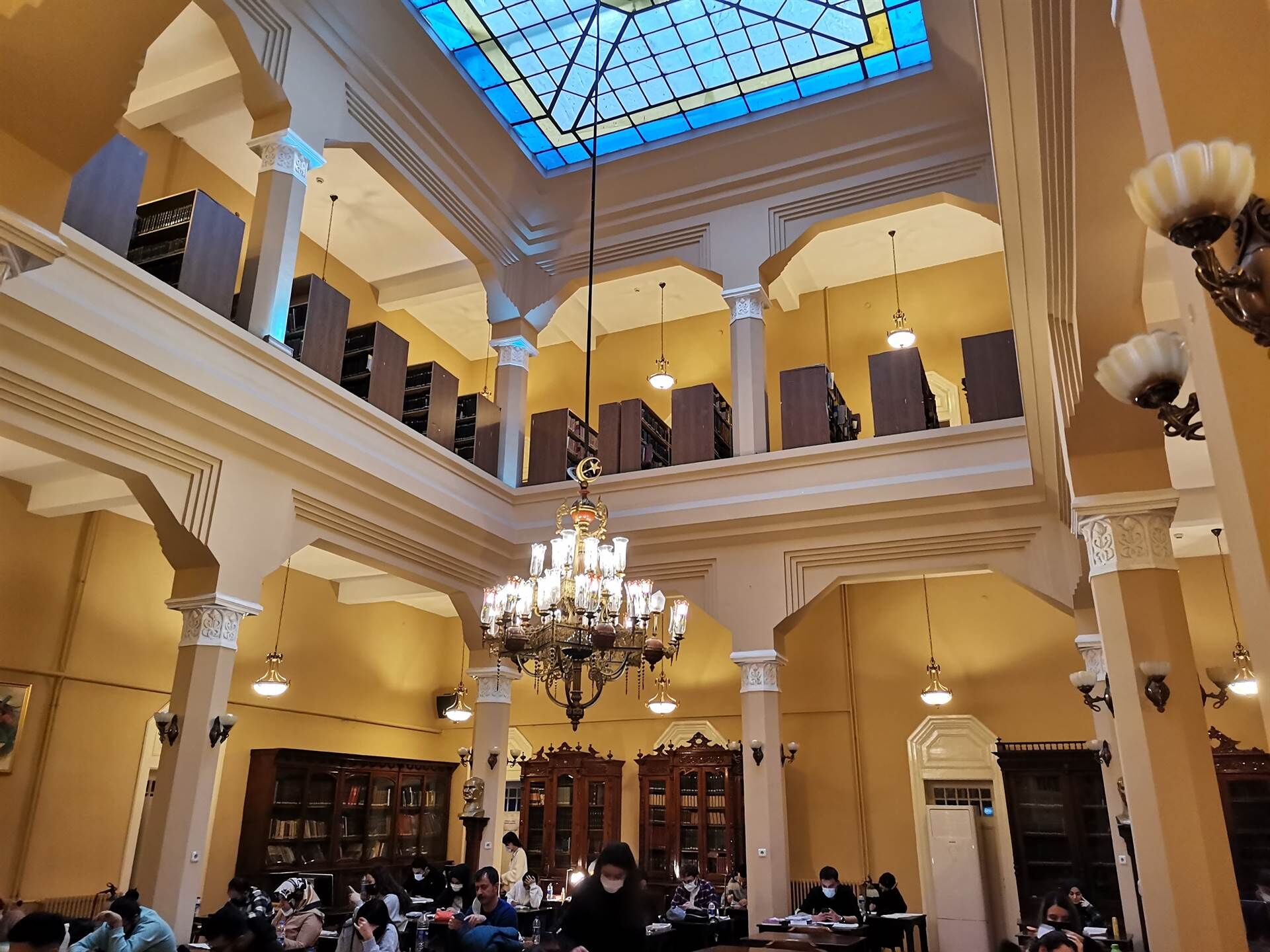 İzmir Edebiyat Müze Kütüphanesi