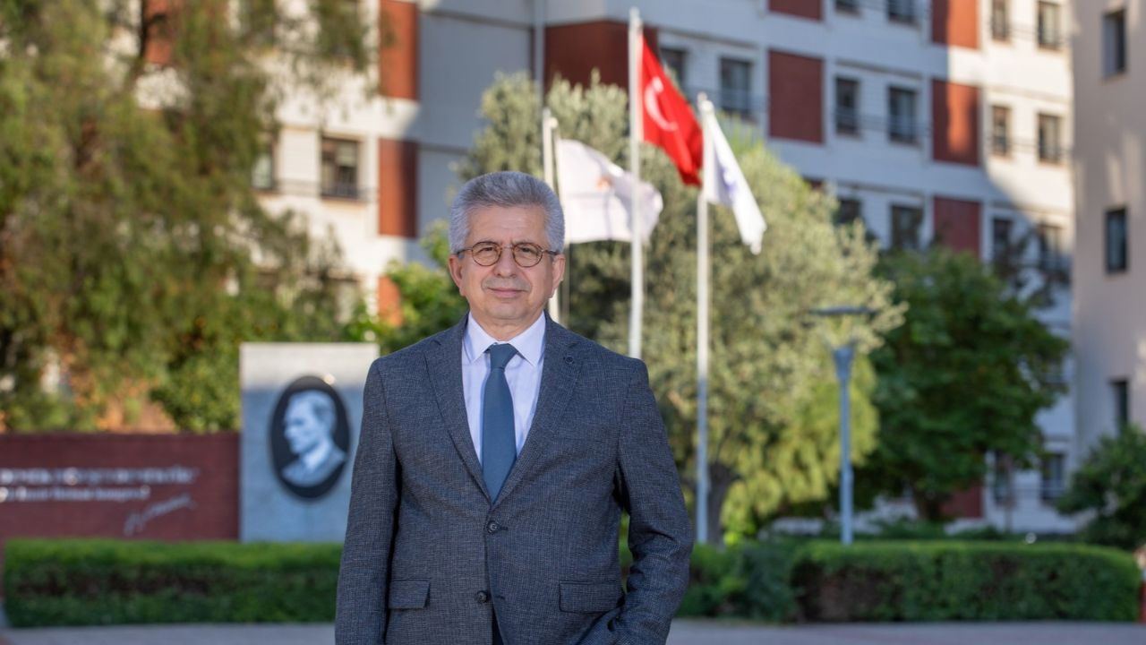 Izmir Ekonomi11