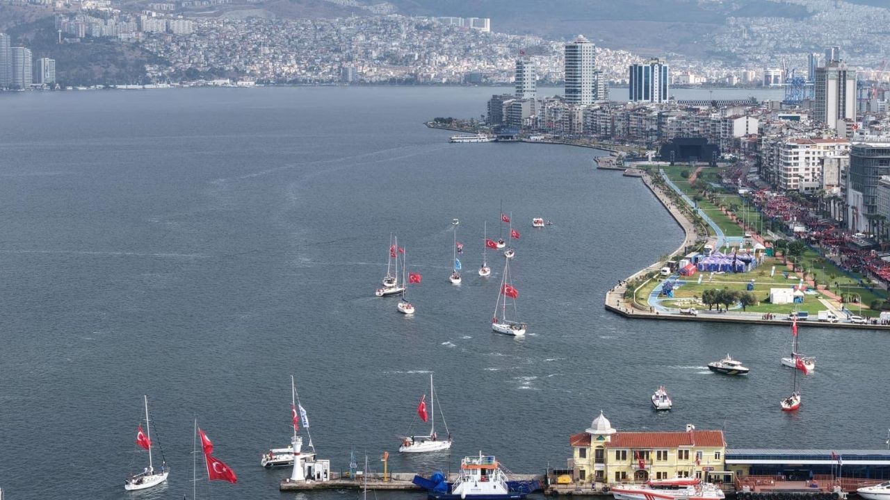 İzmir Körfezi’nde Renkli Görüntüler Cumhuriyet Için Yelkenler Açıldı (2)