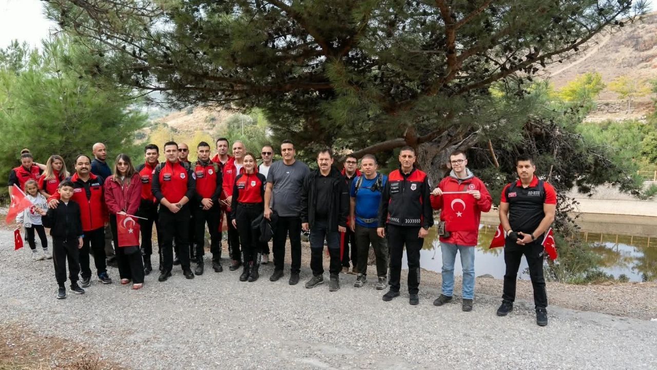 Izmir Yürüyüş2