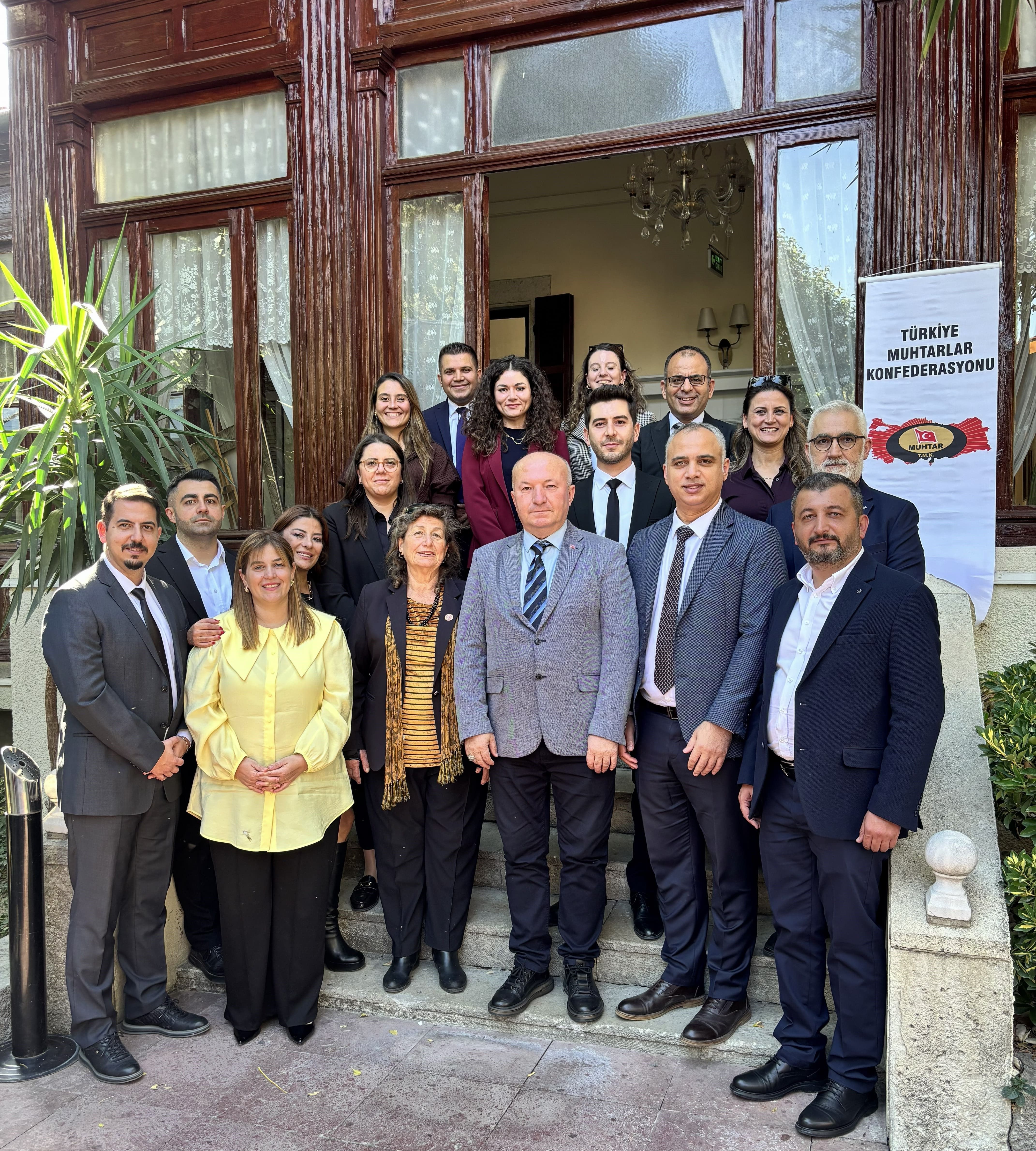 İzmir'de Adm Ve Gdz Elektrik'ten Muhtarlarla Iş Birliği Buluşması! Mahallelerin Ihtiyaçları Konuşuldu 2