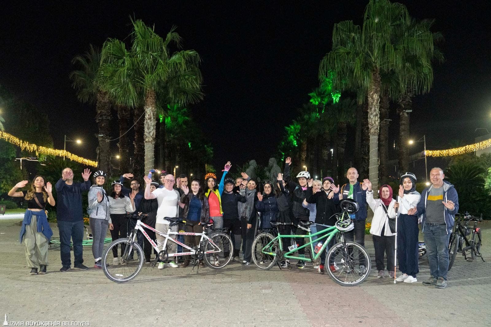 İzmir’de Anlamlı Buluşma Görme Engelliler Pedal Çevirdi (1)