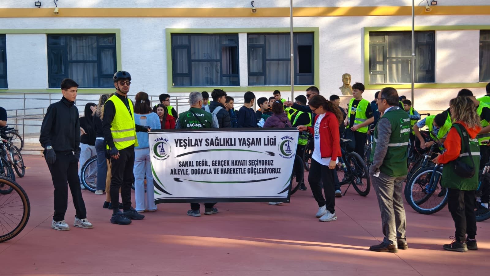 İzmir’de Gençler Cumhuriyet Bayramı Için Pedal Çevirdi (1)