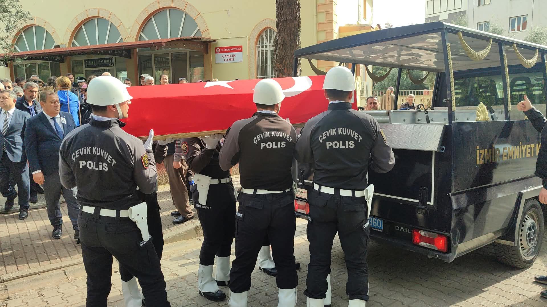 İzmir’de hayatını kaybeden polis memuru son yolculuğuna uğurlandı