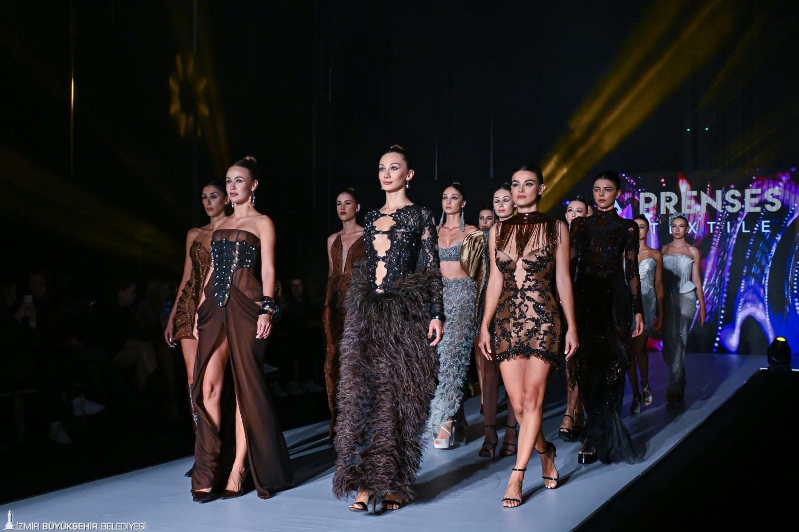 İzmir'de Moda Fuarı Başlıyor Kumaşlar Podyuma Çıkacak, Yeni Sezon Tasarımları Tanıtılacak (1)