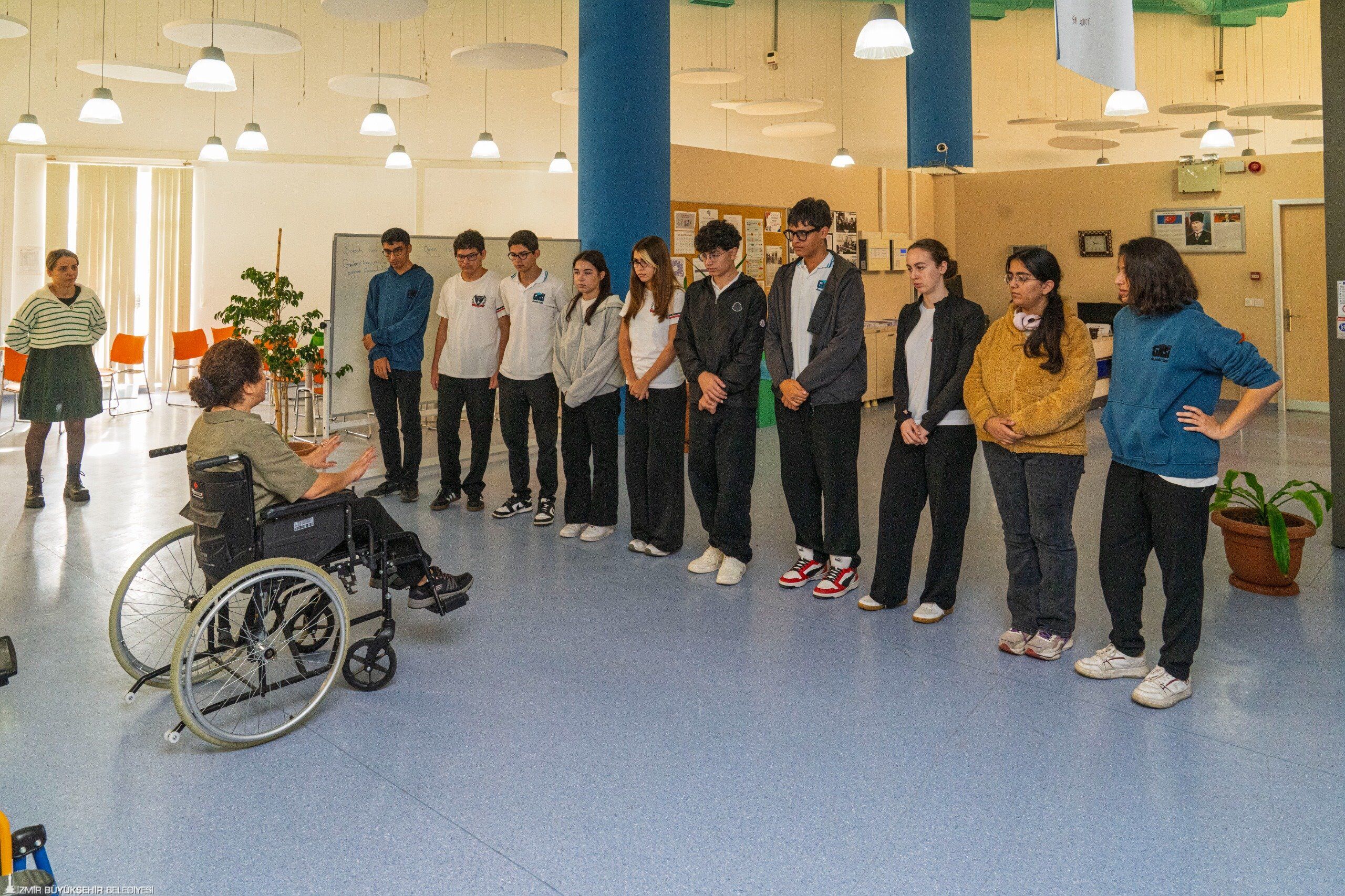 İzmir’de Öğrenciler Için Empati Eğitimi Gençler Engelli Bireylerin Yaşamını Deneyimledi (1)