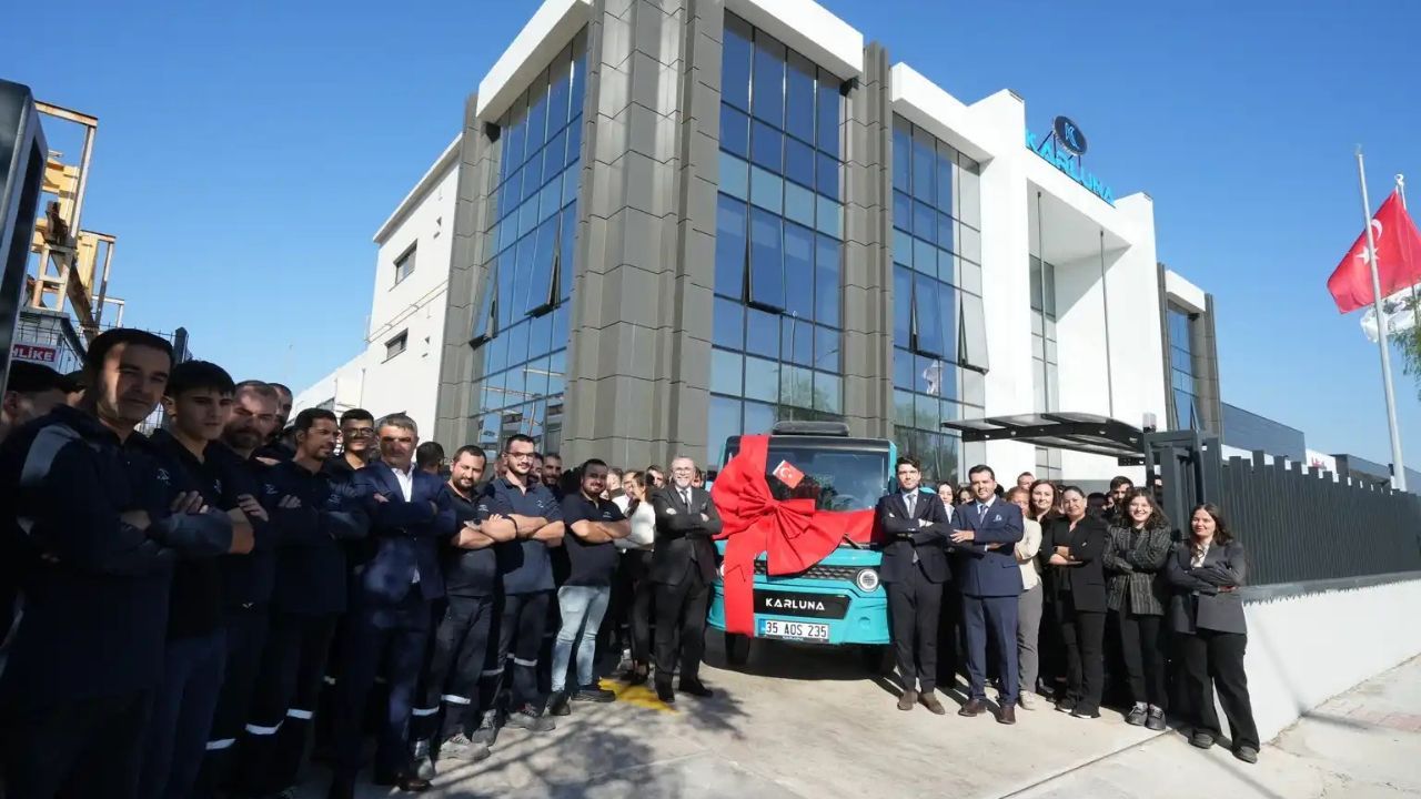 Karluna’nın Ürettiği Ilk Elektrikli Araç İaosb’ye Armağan Edildi! 3