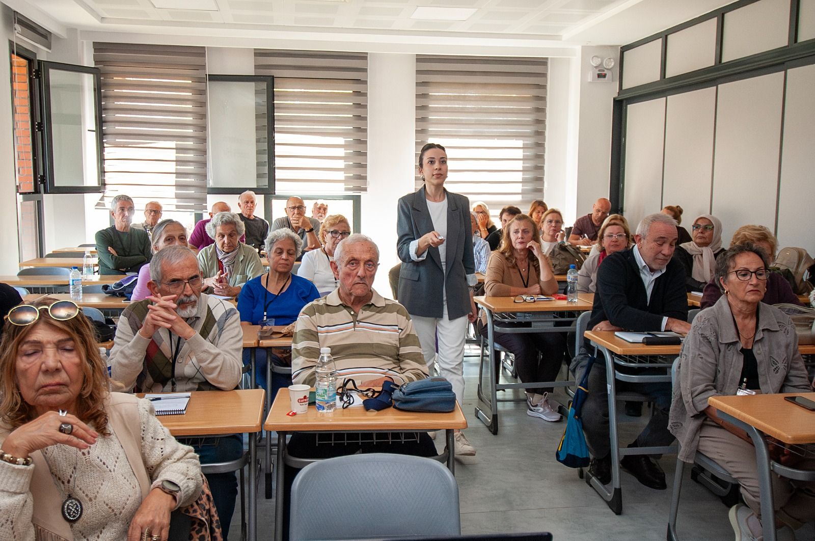 Karşıyaka’da 3. Yaş Üniversitesi’nde Yeni Dönem Başladı 60 Öğrenci Ders Başı Yaptı (2)