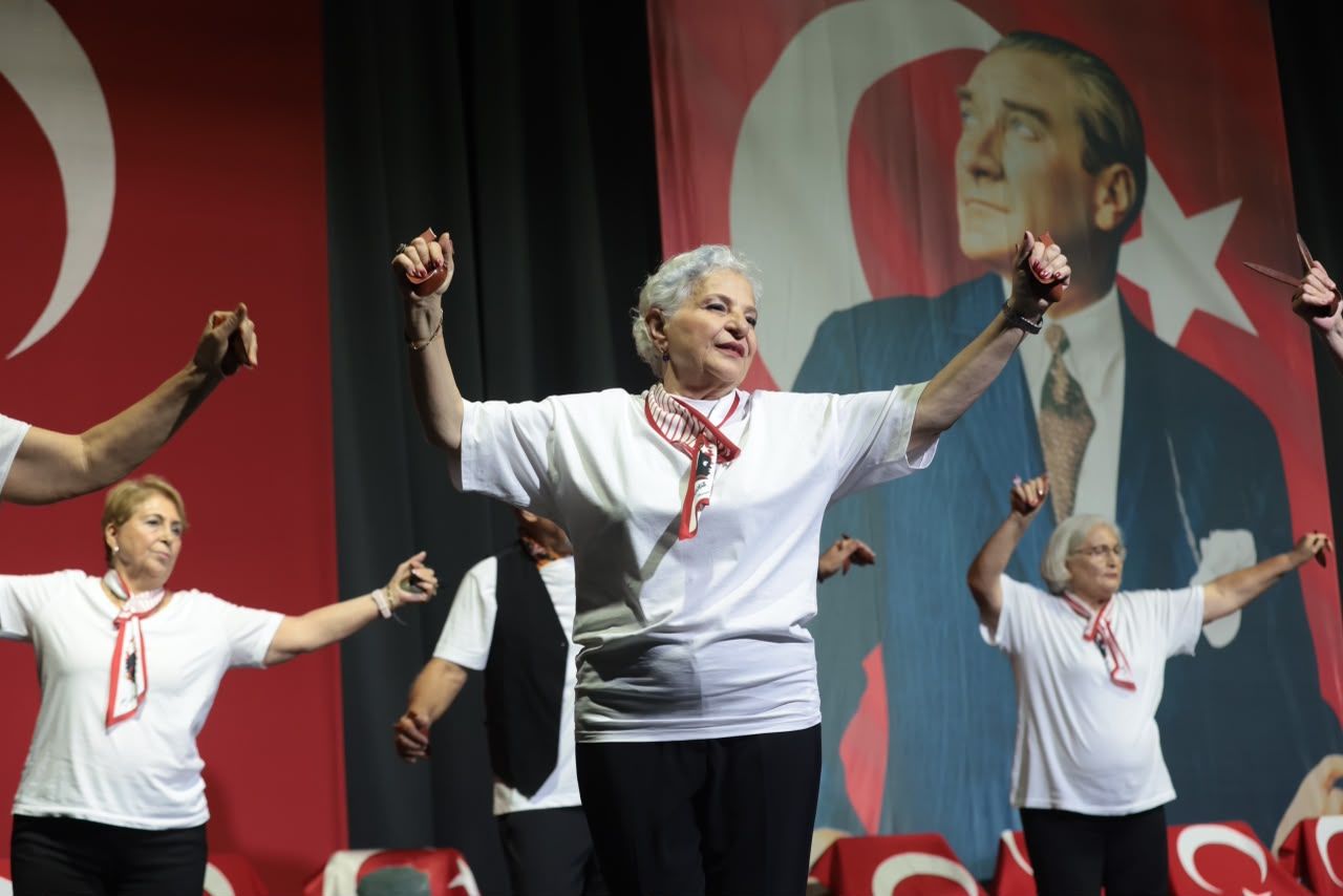 Konak’ın Çınarları Cumhuriyet Sevgisini Sahneye Taşıdı (1)