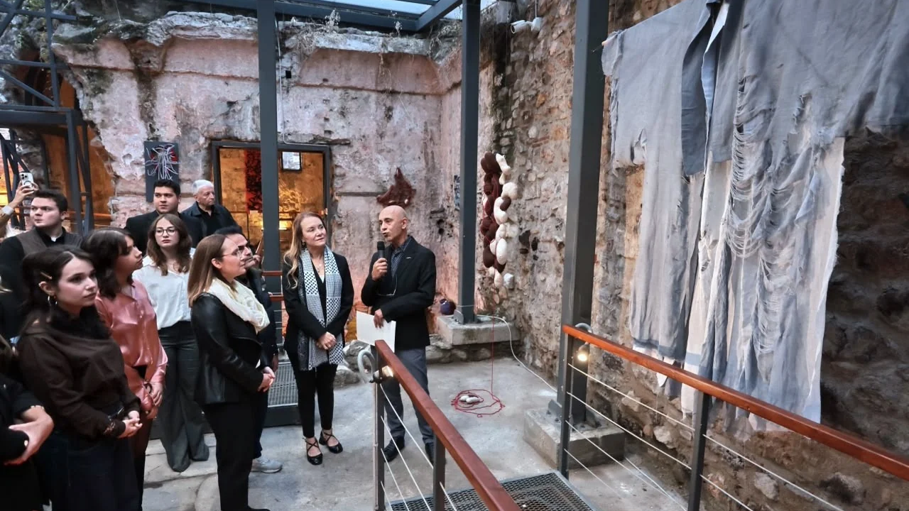 Konak’ta Cumhuriyet’in 103’üncü yılına özel sergi! Tarihi hamam sanat galerisine dönüştü