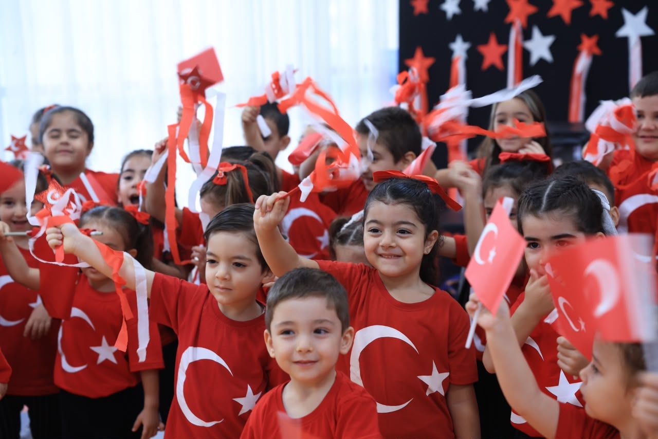 Konak’ta Miniklerden Ailelerine 29 Ekim Sürprizi (2)
