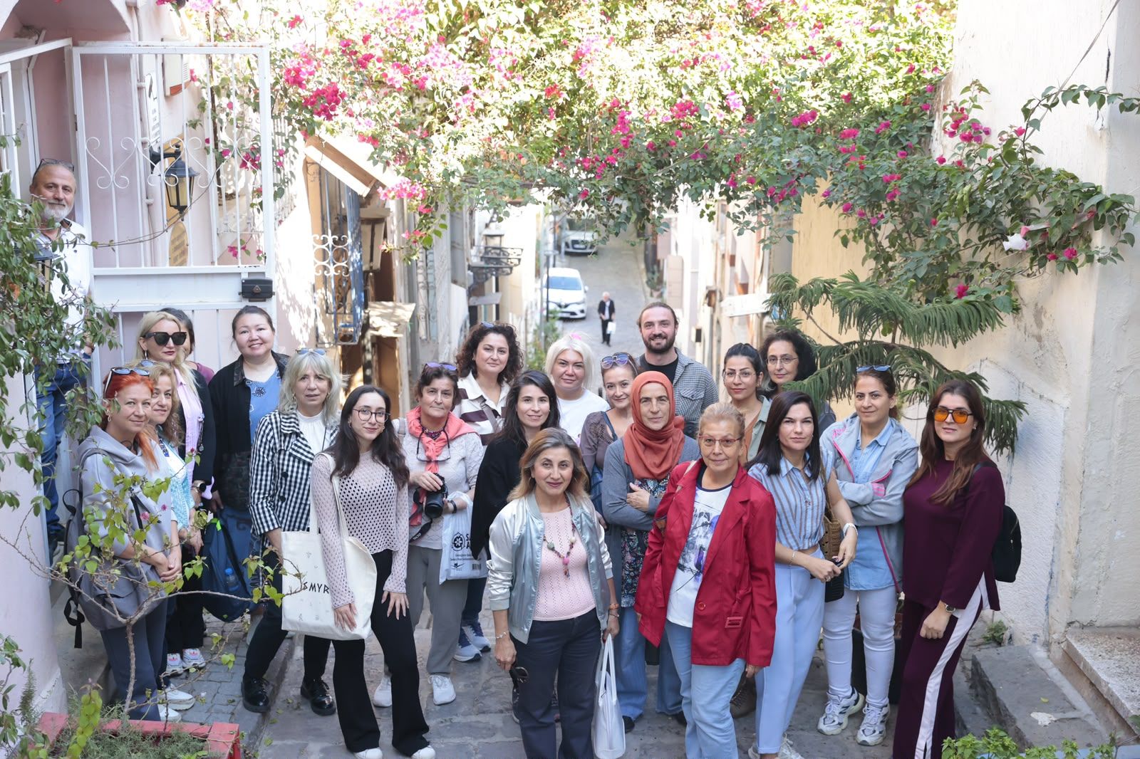 Konak’ta Tarih Gezileri Sürüyor İzmirliler Yaşadıkları Kentin Bilinmeyen Hikayelerini Keşfediyor (2)