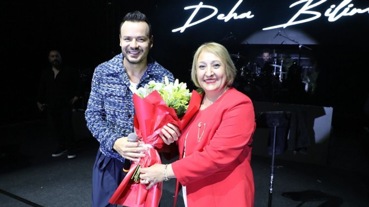 Menderes Kırmızı Beyaza Büründü Binlerce Vatandaş Sokağa Çıktı0 (1)