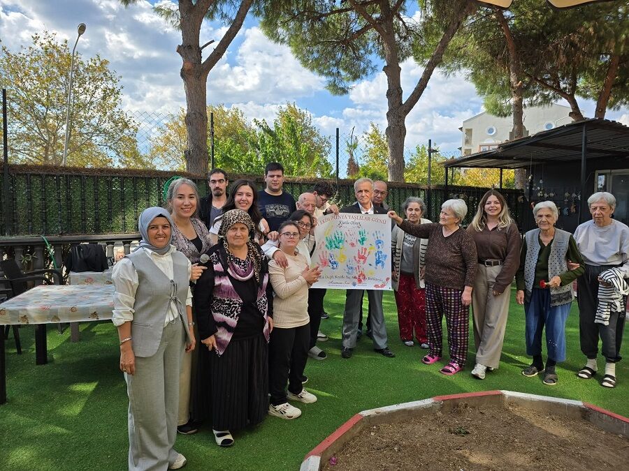 Menderes’te Gülümseten Ziyaret! Huzurevi Sakinlerine Ve Engelli Bireylere Özel Etkinlik Yapıldı (1)