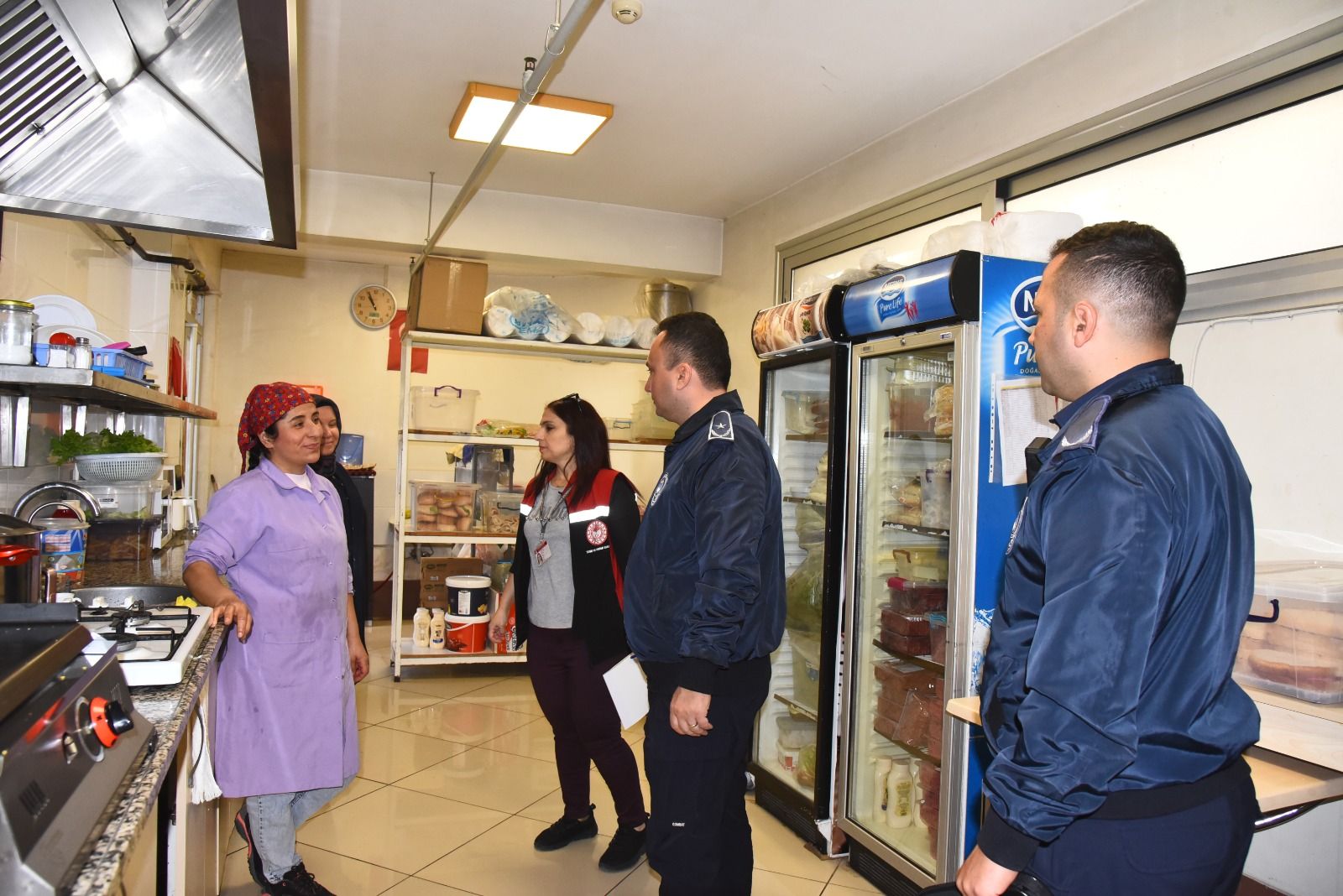 Menemen’de Okul Kantinleri Denetlendi Eksiklikler Için Tutanak Tutuldu (1)