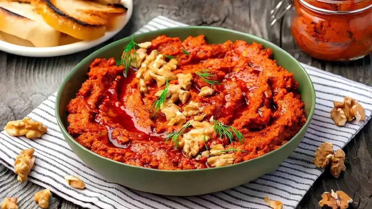 Ekmek banmaya doyamayacaksınız! Tam kıvamında muhammara tarifi