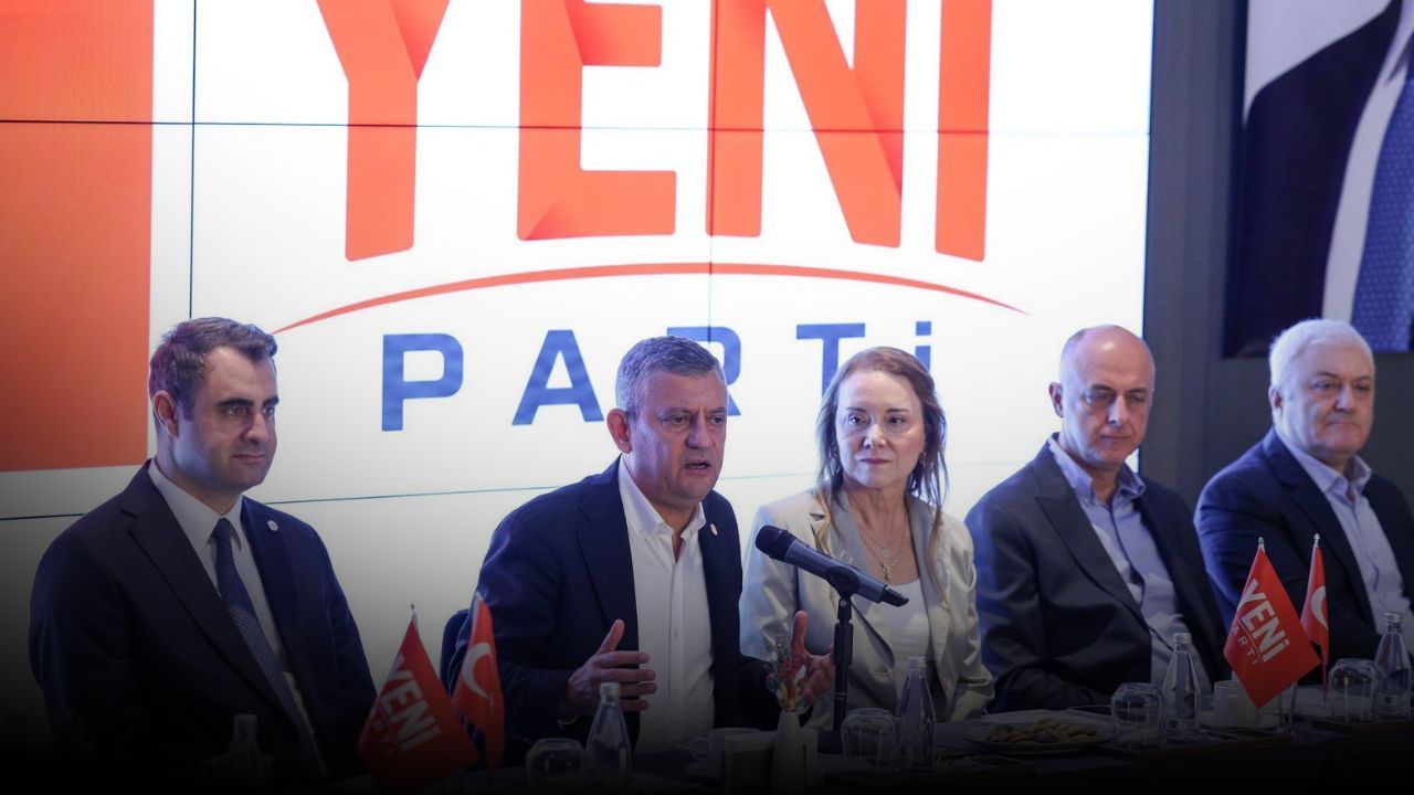Özgür Özel İzmir'de toplantı sonrası konuştu! "İzmir'de her iki kişiden biri YENİ Partili"