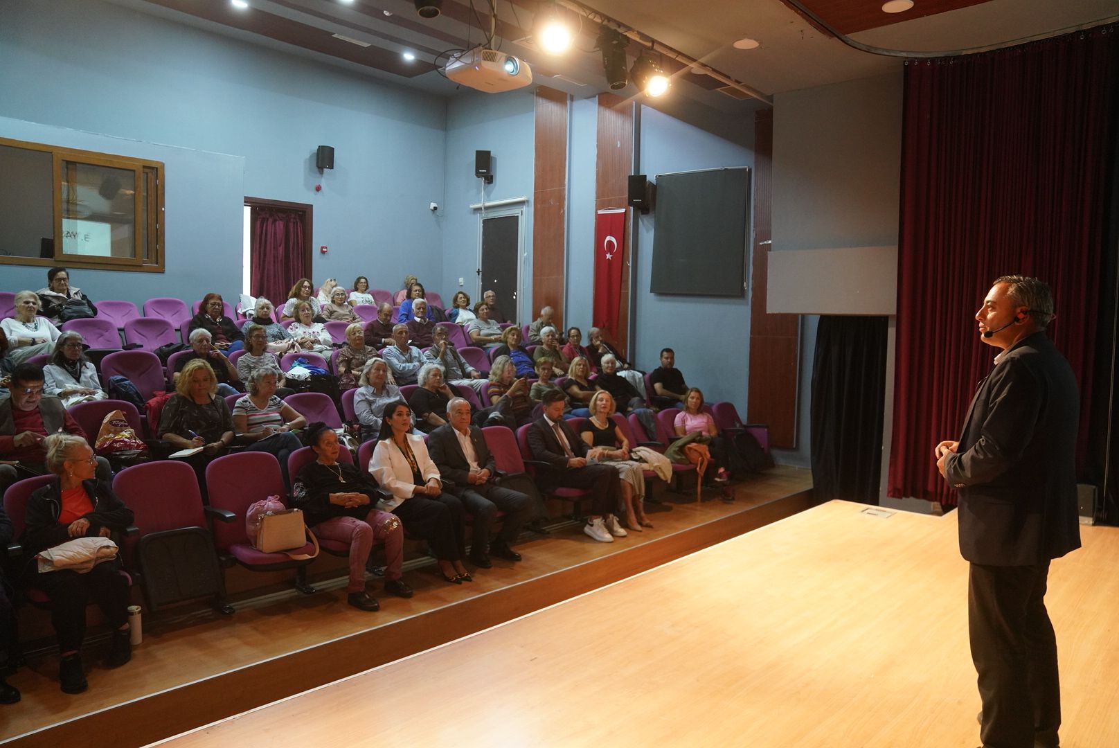 Seferihisar’da 3. Yaş Üniversitesi’nde Güz Dönemi Başladı (1)