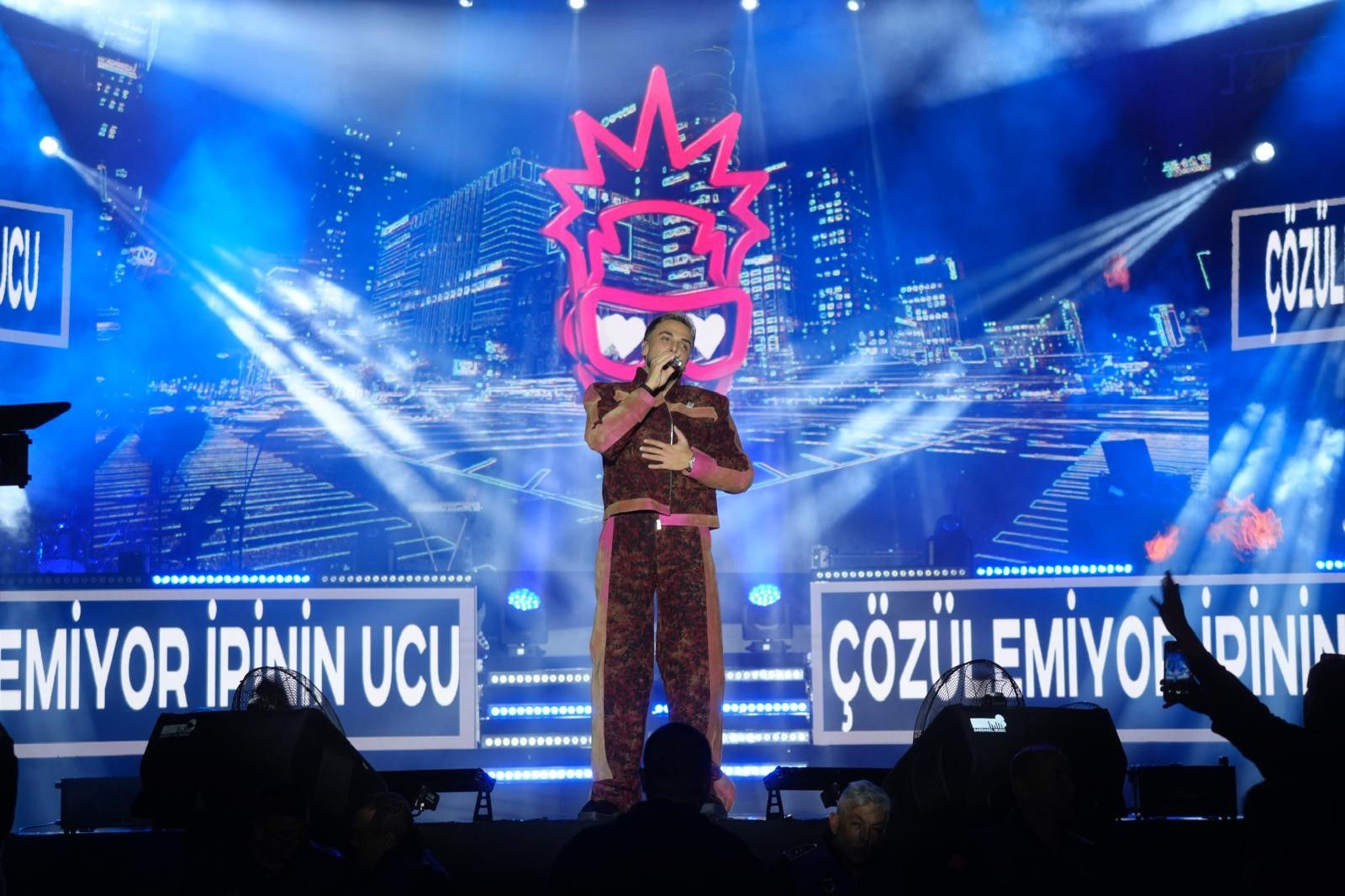 Sefo rüzgarı! Cumhuriyet Bayramı konserinde binlerce kişi buluştu