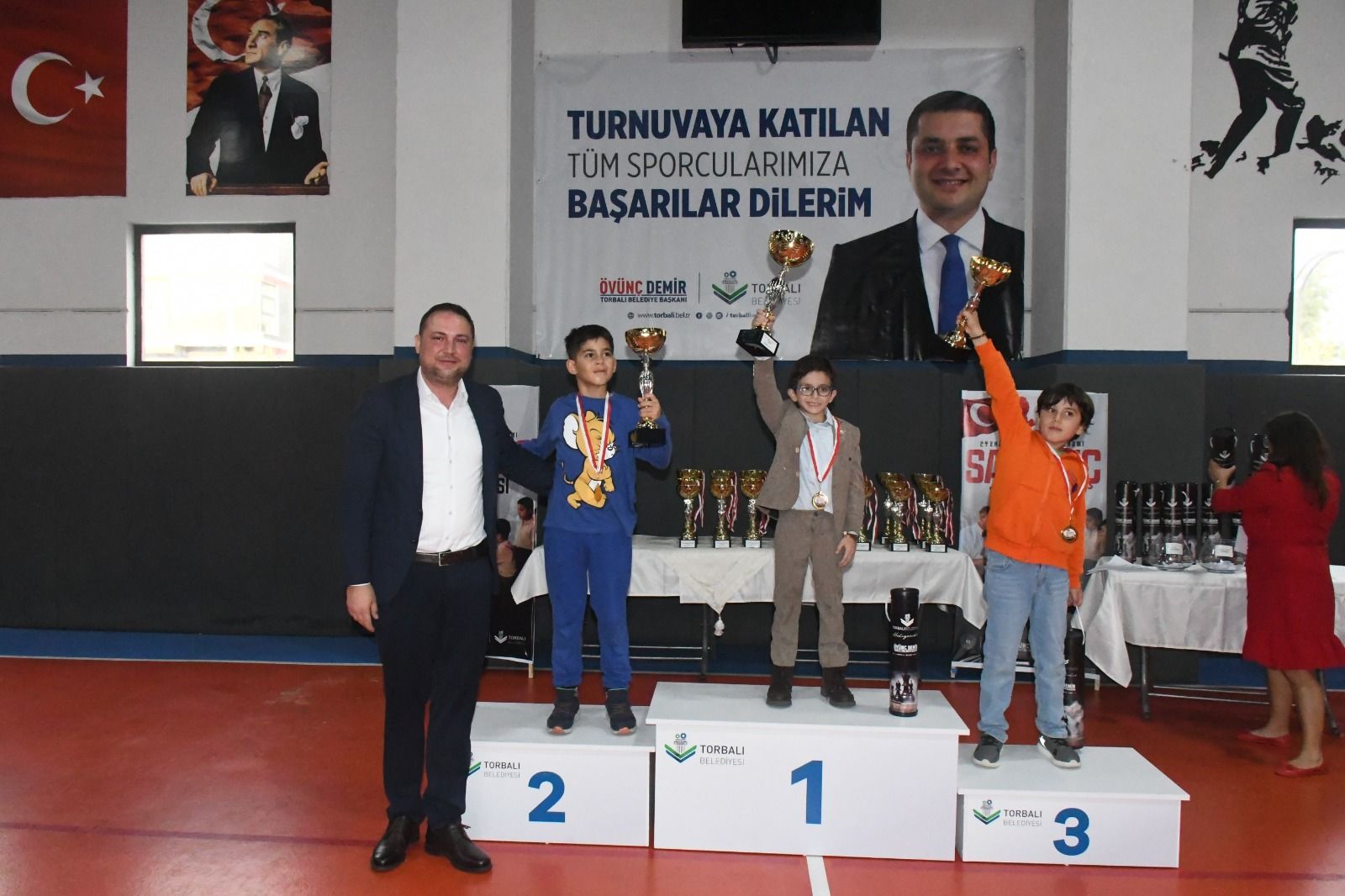 Torbalı’da Cumhuriyet Bayramı Coşkusu Satranç Tahtalarına Taşındı Dereceye Girenler Elektrikli Scooter Kazandı! (2)